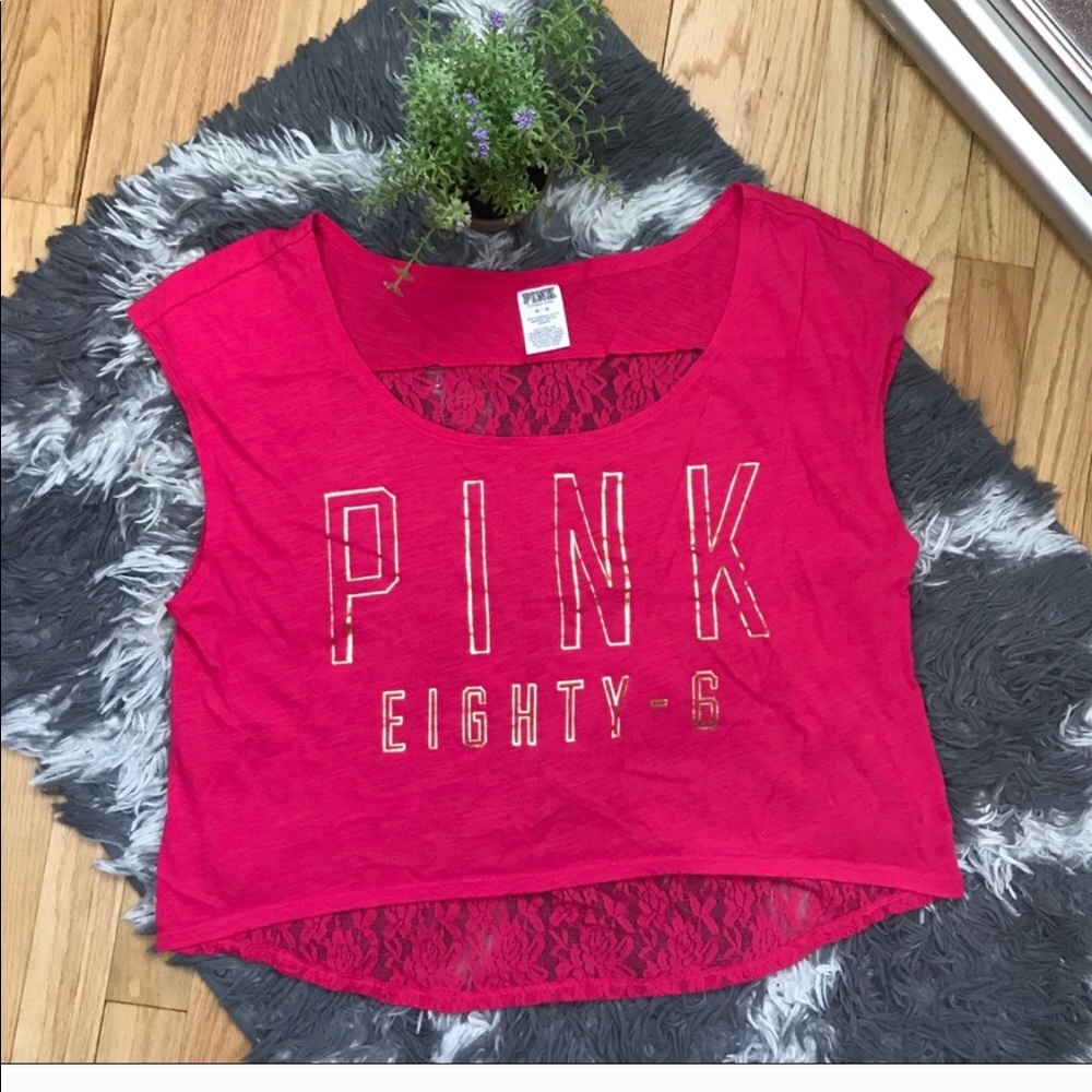 A Victoria’s Secret cropped tank top❤️